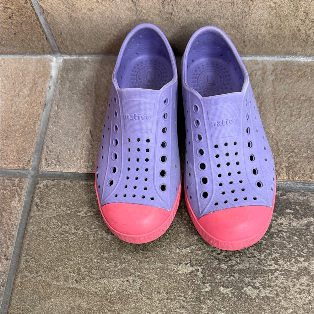 Native Kids Water Shoes in Lavender and Pink